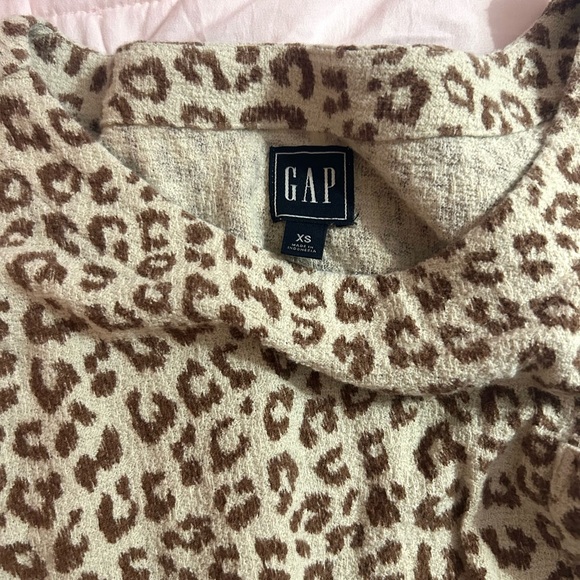 Gap cheetah print top - Picture 2 of 2